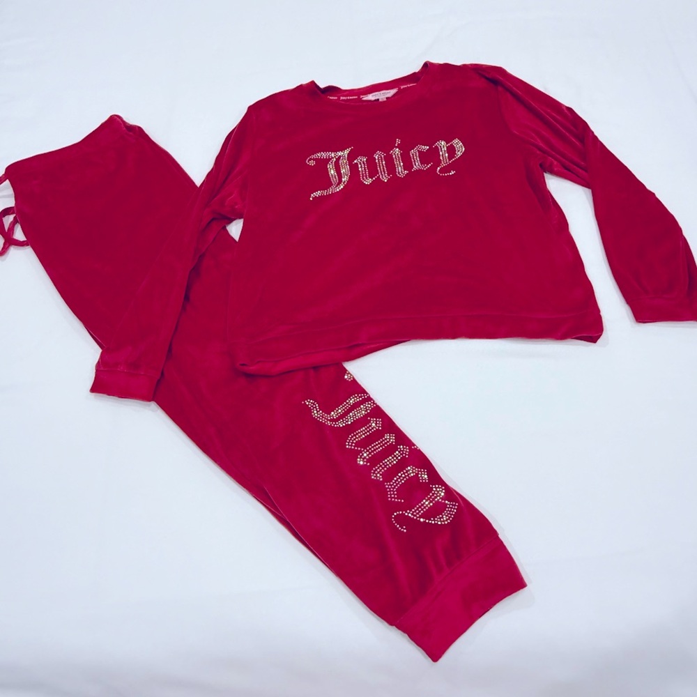 Juicy Couture Women’s Velvet Fleece Long Sleeve Crew and Joggers Pajama Set